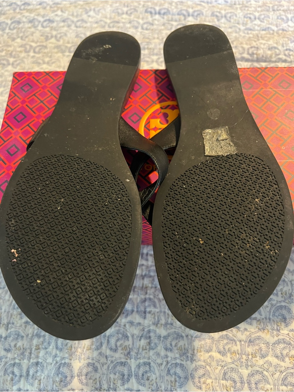 Excellent Condition Tory Burch Black Leather Benton Thong Sandals - Picture 3 of 3